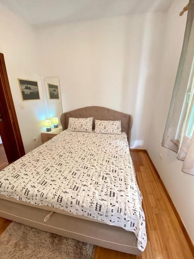 Roman Garden Apartment Risan Zewnętrze zdjęcie