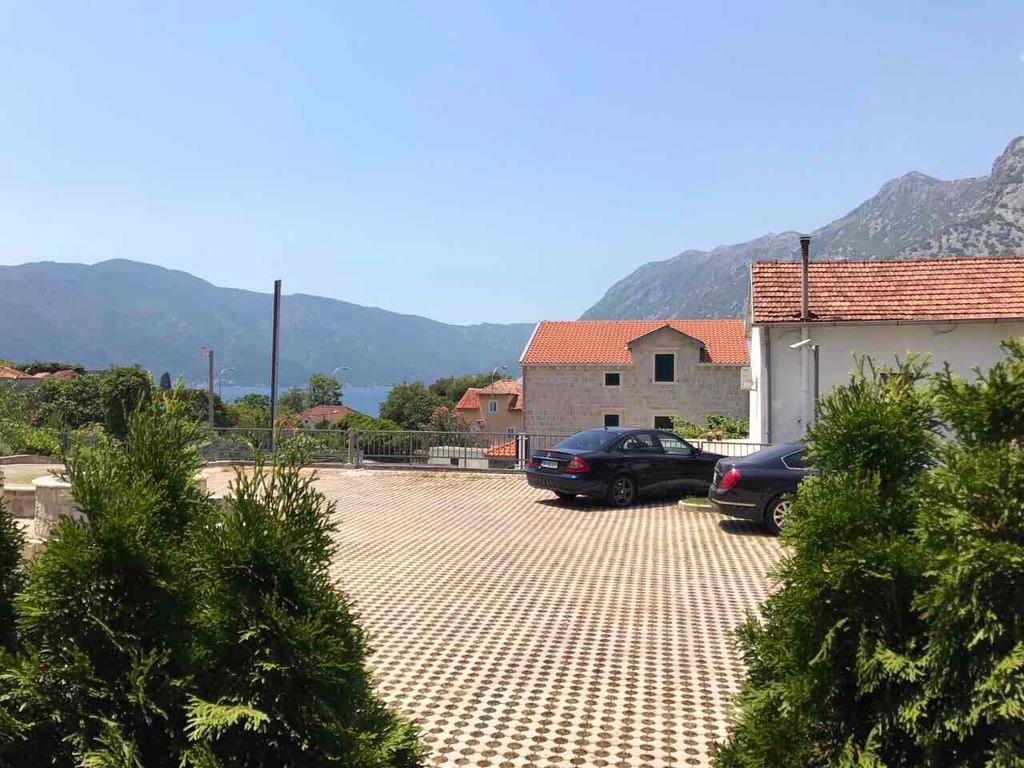Roman Garden Apartment Risan Zewnętrze zdjęcie