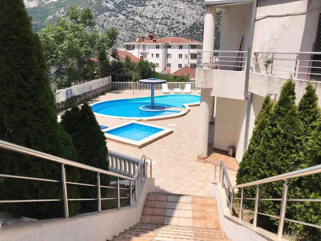 Roman Garden Apartment Risan Zewnętrze zdjęcie